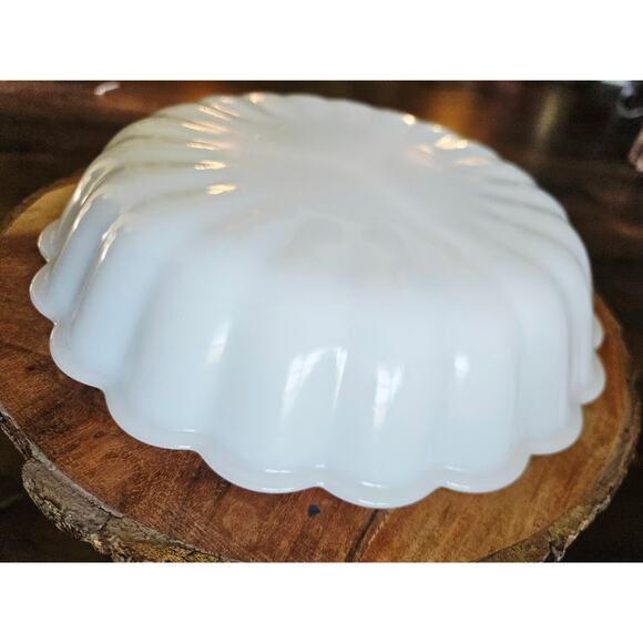 Anchor Hocking Vintage White Milk Glass Gold Dot Divided Scalloped Relish Dish - Picture 5 of 5